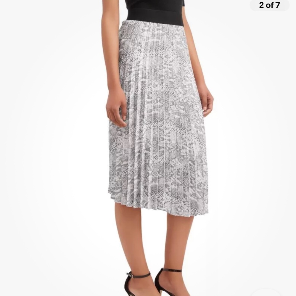 Time and Tru Women’s Snake Skin Print Pleated Swing Skirt Size XL (16-18) NWT - Picture 2 of 7